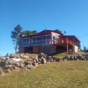 cabaña roja en villa yacanto de calamuchita cordoba